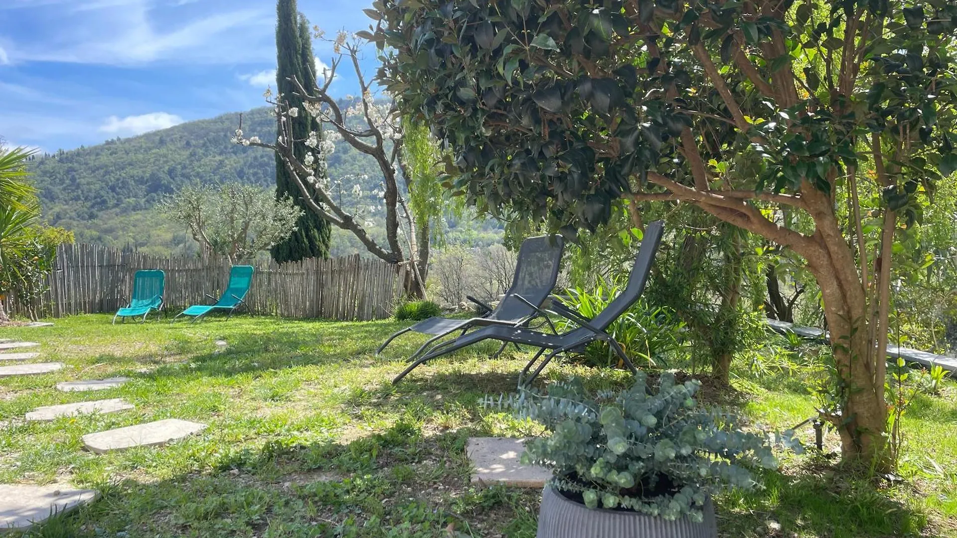 Appartement LUVA d'Azur, Rez de villa LE RIOU - LE VALLON Le Bar-sur-Loup France